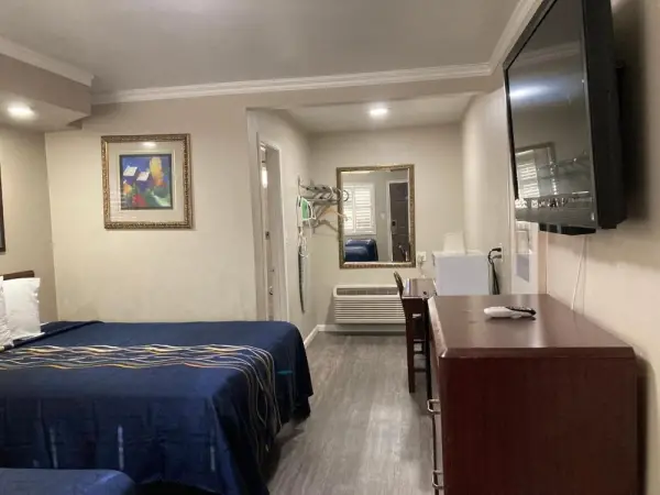 Little Boy Blue Motel 10