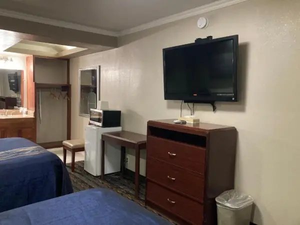 Little Boy Blue Motel 8